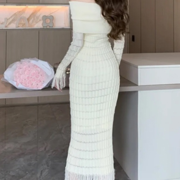 Body Con Shoulder Dress - Picture 2 of 6